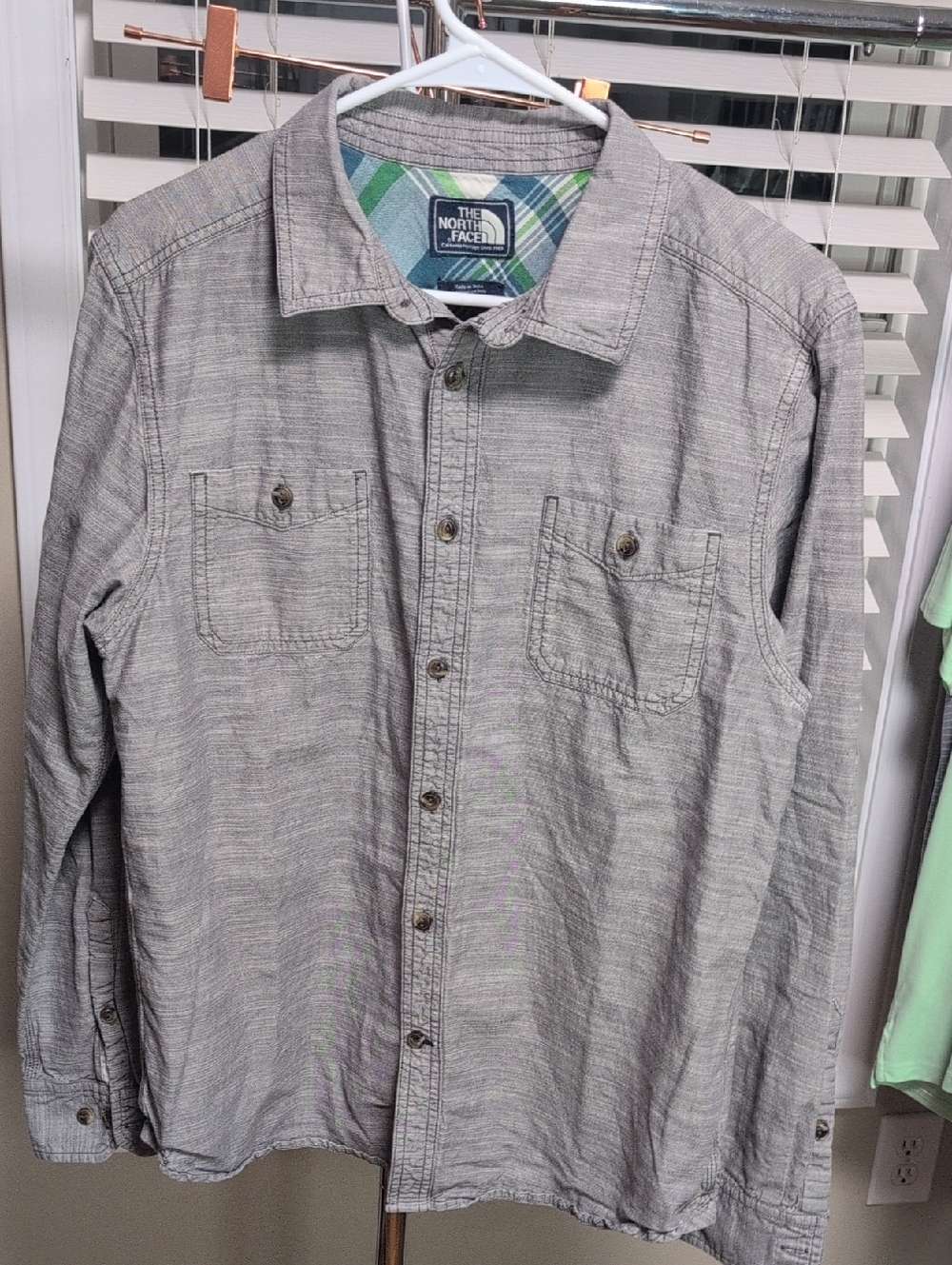 The North Face Men's Light Gray Casual Button-Down Shirt